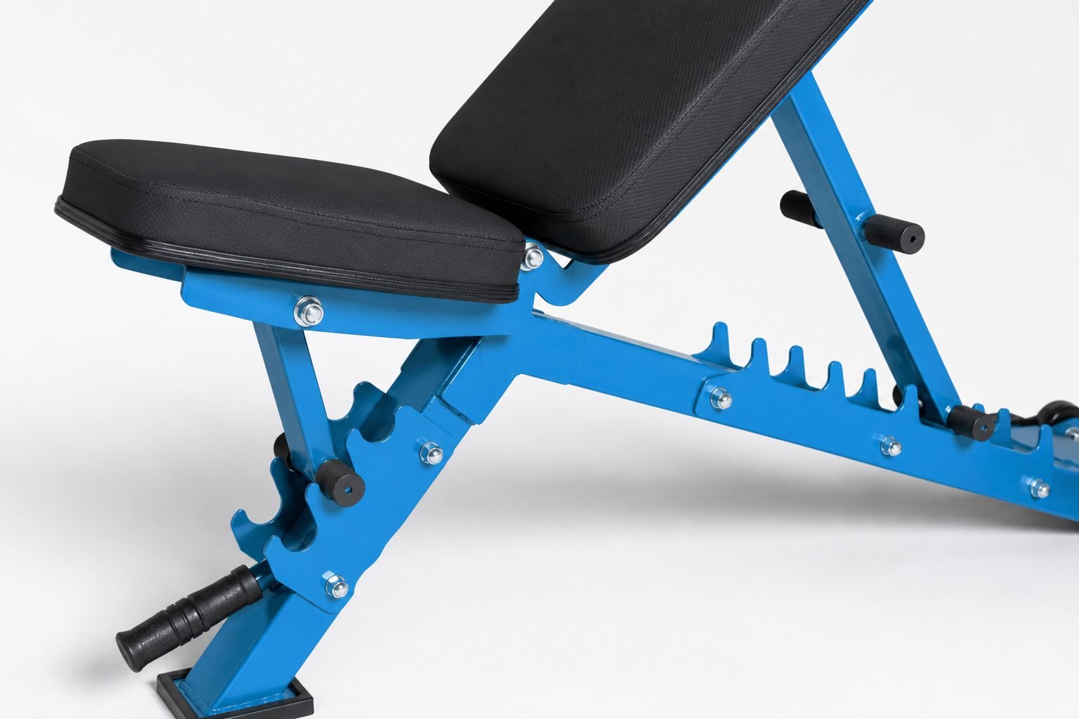 Close-up of the REP AB-3100 open ladder backrest and seat adjustment mechanism